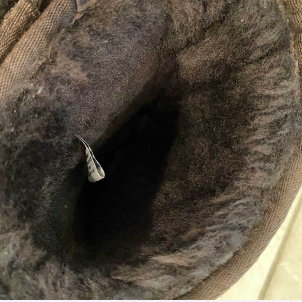 UGG Boots - Picture 6 of 7